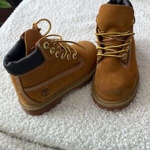 Kids unisex size 9 Timberland boots. Used once